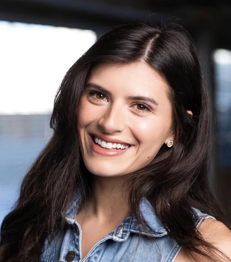 Alivia Levie as Sabrina